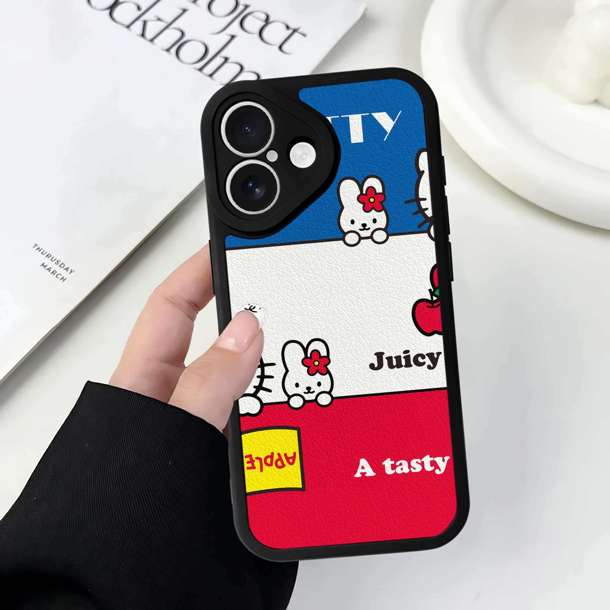 （画像用） Hello Kitty ハローキティ 【iPhone 16シリーズ対応】シリコンスマホケース（レザー調） 材質：シリコン